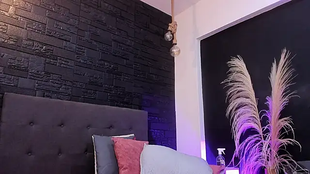 Maite Smith  online show from 10-13-25, 12:27