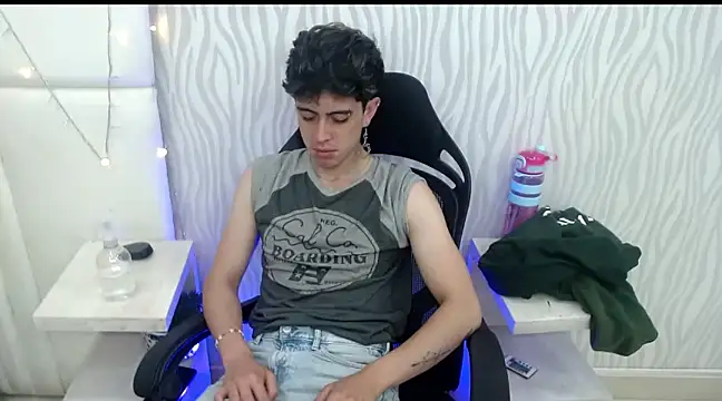 Snapshot of star_boyxx chatting on 02-28-25, 10:17 star boyxx online show from 02-28-25, 10:17