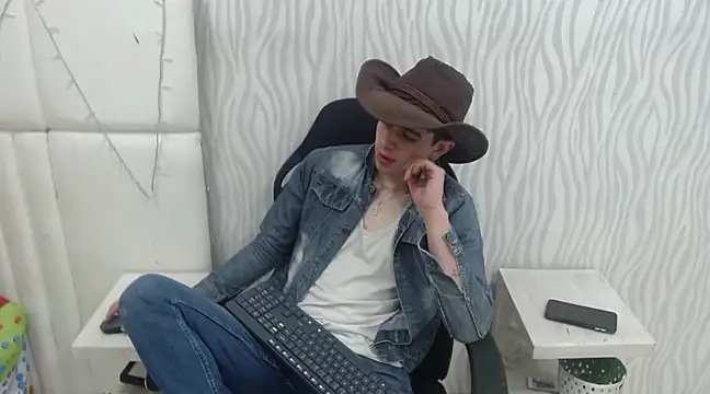 Snapshot of star_boyxx chatting on 03-01-25, 01:29 star boyxx online show from 03-01-25, 01:29