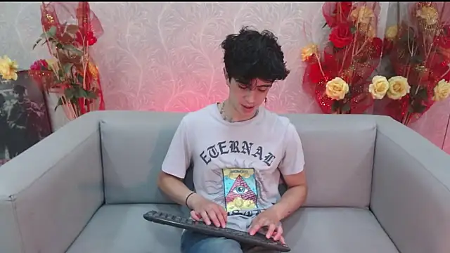 Snapshot of star_boyxx chatting on 09-15-25, 08:42 star boyxx online show from 09-15-25, 08:42