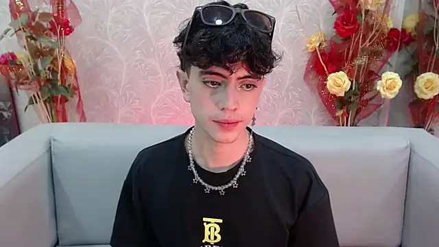 Snapshot of star_boyxx chatting on 09-19-25, 09:59 star boyxx online show from 09-19-25, 09:59
