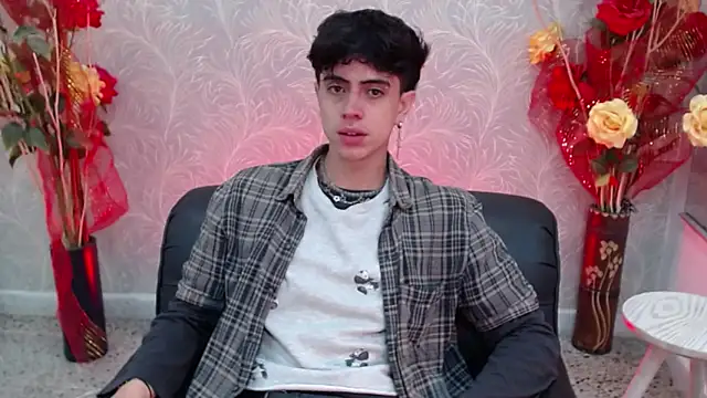 Snapshot of star_boyxx chatting on 09-27-25, 03:28 star boyxx online show from 09-27-25, 03:28
