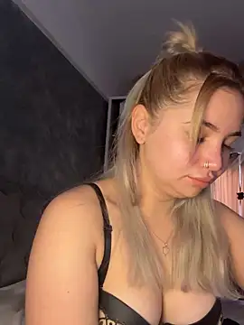 Snapshot of SelenaaD chatting on 10-15-25, 07:52 SelenaaD online show from 10-15-25, 07:52