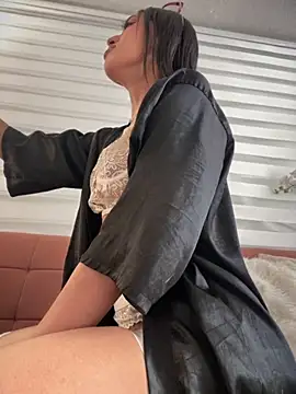 Snapshot of MichelleDiaz_Pink chatting on 11-14-25, 04:28 MichelleDiaz Pink online show from 11-14-25, 04:28