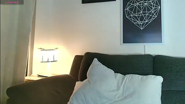 Snapshot of thomyafar chatting on 10-19-25, 01:06 thomyafar online show from 10-19-25, 01:06