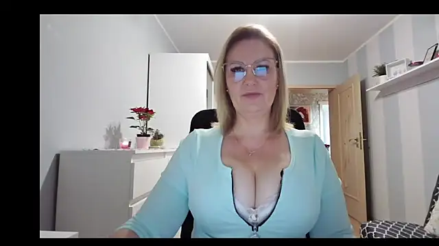 DianaLive online show from 12-19-25, 09:05