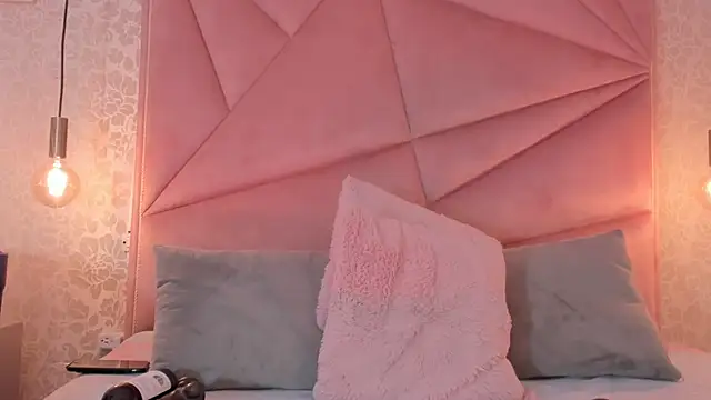 Snapshot of SalomeHills__ chatting on 03-04-25, 04:41 SalomeHills online show from 03-04-25, 04:41