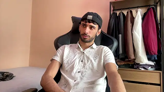 Snapshot of iendriw chatting on 10-26-25, 01:06 iendriw online show from 10-26-25, 01:06