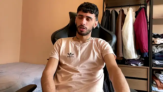 Snapshot of iendriw chatting on 11-11-25, 01:22 iendriw online show from 11-11-25, 01:22