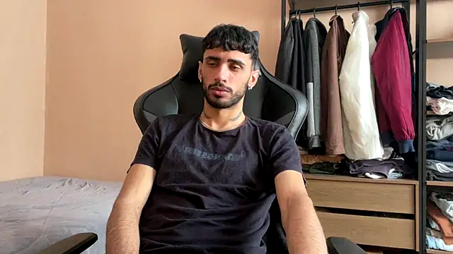 Snapshot of iendriw chatting on 11-12-25, 12:38 iendriw online show from 11-12-25, 12:38