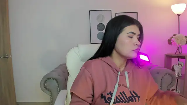 Corina White online show from 11-11-25, 12:38