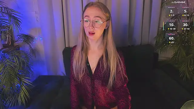 VictoriaLights online show from 12-17-25, 05:57