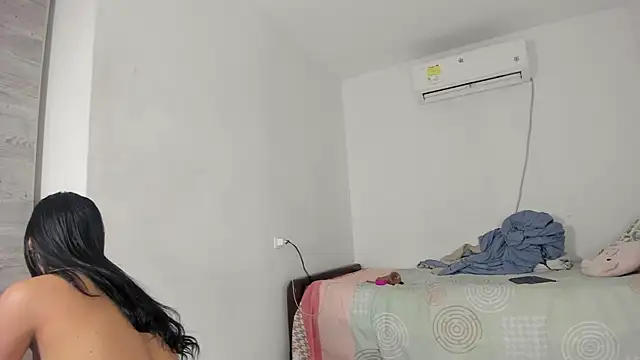 Snapshot of flor_herrera01 chatting on 03-01-25, 03:32 flor herrera01 online show from 03-01-25, 03:32