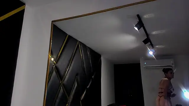 Snapshot of DanielaMedinaa chatting on 03-16-25, 12:01 DanielaMedinaa online show from 03-16-25, 12:01