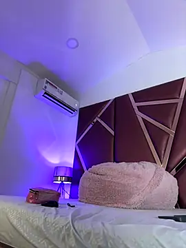 Snapshot of DanielaMedinaa chatting on 09-18-25, 08:00 DanielaMedinaa online show from 09-18-25, 08:00