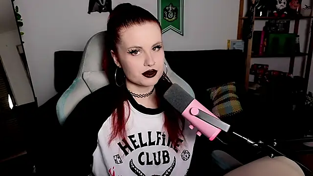 Della Ideal online show from 11-30-25, 06:12