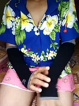 Snapshot of geetha_telugu_kan277 chatting on 10-08-25, 03:53 geetha telugu kan277 online show from 10-08-25, 03:53