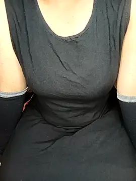 Snapshot of geetha_telugu_kan277 chatting on 10-28-25, 04:20 geetha telugu kan277 online show from 10-28-25, 04:20