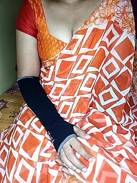 Snapshot of geetha_telugu_kan277 chatting on 10-29-25, 04:31 geetha telugu kan277 online show from 10-29-25, 04:31