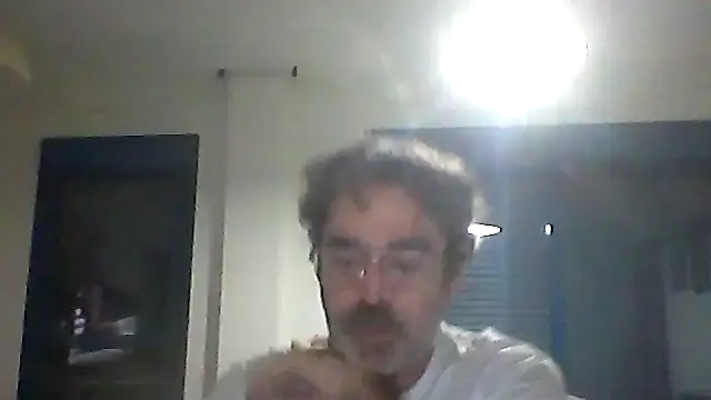 Snapshot of moreno51 chatting on 12-18-25, 09:54 moreno51 online show from 12-18-25, 09:54