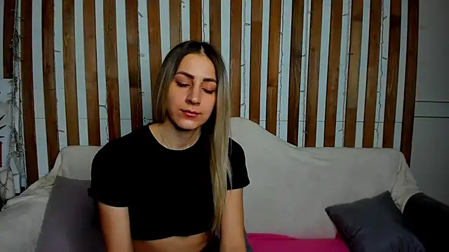 Snapshot of Ellen_Ross chatting on 02-24-25, 11:21 Ellen Ross online show from 02-24-25, 11:21