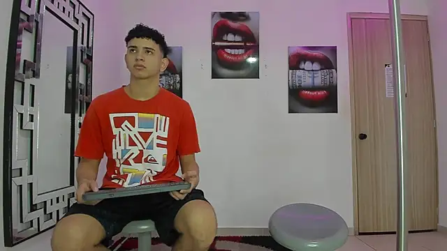 Snapshot of KING_OFF_BOYS chatting on 11-29-25, 01:03 KING OFF BOYS online show from 11-29-25, 01:03