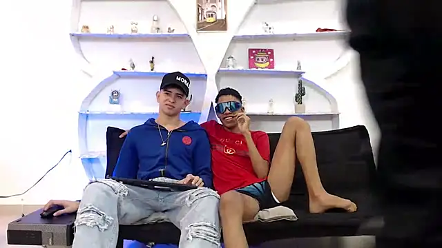 Snapshot of KING_OFF_BOYS chatting on 12-01-25, 01:27 KING OFF BOYS online show from 12-01-25, 01:27