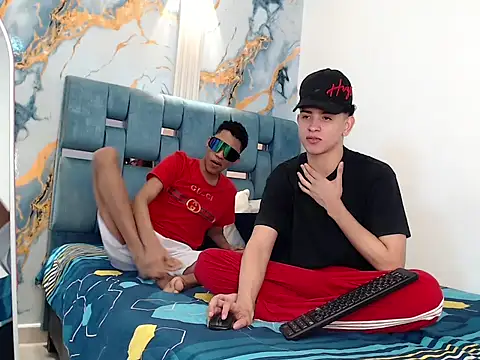 Snapshot of KING_OFF_BOYS chatting on 12-19-25, 01:51 KING OFF BOYS online show from 12-19-25, 01:51