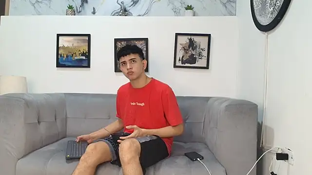 Snapshot of KING_OFF_BOYS chatting on 12-20-25, 01:07 KING OFF BOYS online show from 12-20-25, 01:07