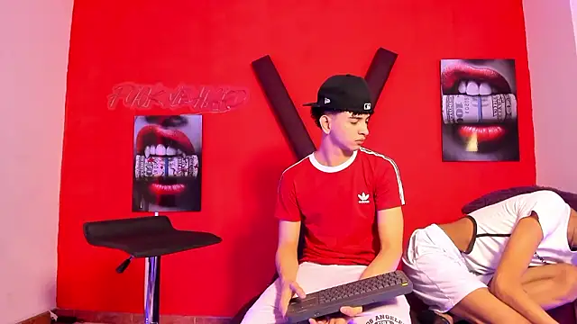 Snapshot of KING_OFF_BOYS chatting on 03-08-26, 01:04 KING OFF BOYS online show from 03-08-26, 01:04