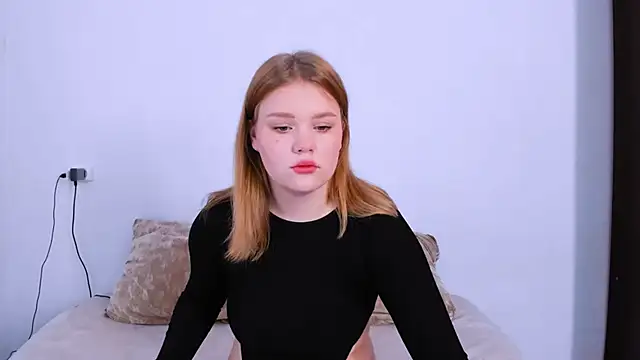 Snapshot of LaseyMoon chatting on 10-25-25, 02:08 LaseyMoon online show from 10-25-25, 02:08