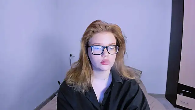 Snapshot of LaseyMoon chatting on 11-16-25, 01:33 LaseyMoon online show from 11-16-25, 01:33