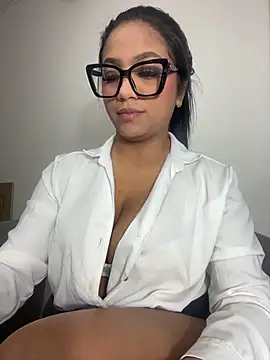 Nicoll Evans  online show from 11-18-25, 01:15