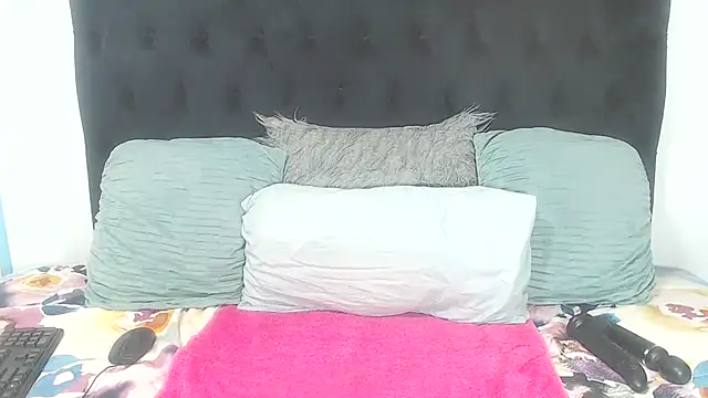 Snapshot of BootyClitQueen chatting on 11-04-25, 04:06 BootyClitQueen online show from 11-04-25, 04:06