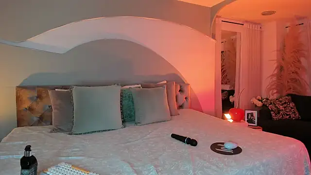 Snapshot of Elizabeth_clark_ chatting on 11-12-25, 07:46 Elizabeth clark online show from 11-12-25, 07:46