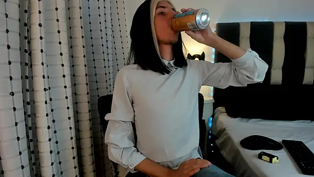 loverisu-coral online show from 12-19-25, 10:06