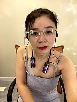 xiaowang0523 online show from 09-27-25, 05:23