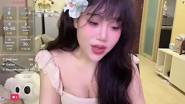 Snapshot of Yik-11 chatting on 03-01-25, 11:15 Yik-11 online show from 03-01-25, 11:15