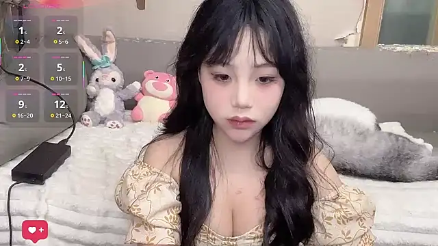 Snapshot of Yik-11 chatting on 03-20-25, 06:53 Yik-11 online show from 03-20-25, 06:53