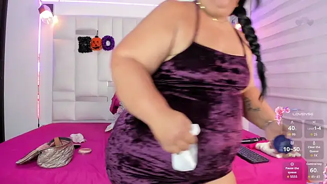 LunaaSweett online show from 10-16-25, 08:32