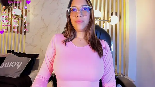 Snapshot of Oriana_gh chatting on 11-15-25, 04:21 Oriana gh online show from 11-15-25, 04:21