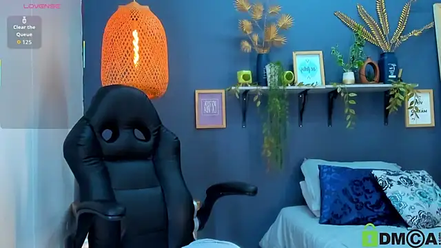 Snapshot of yessila_parker chatting on 10-18-25, 02:36 yessila parker online show from 10-18-25, 02:36