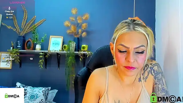 Snapshot of yessila_parker chatting on 10-24-25, 02:30 yessila parker online show from 10-24-25, 02:30