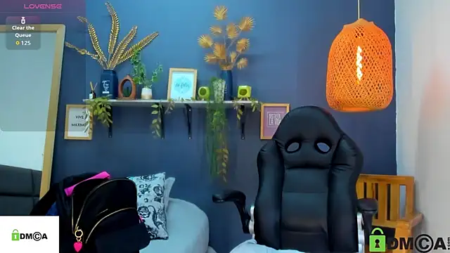 Snapshot of yessila_parker chatting on 10-25-25, 02:41 yessila parker online show from 10-25-25, 02:41