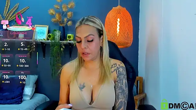 Snapshot of yessila_parker chatting on 11-11-25, 01:49 yessila parker online show from 11-11-25, 01:49