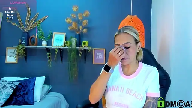 Snapshot of yessila_parker chatting on 11-19-25, 02:22 yessila parker online show from 11-19-25, 02:22