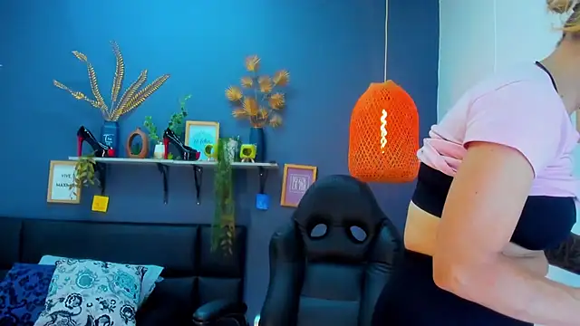 yessila parker online show from 02-28-26, 09:54