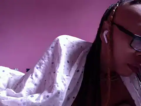 Ladyzee25 online show from 02-24-26, 06:39