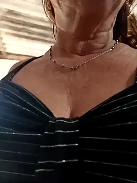 Snapshot of Sexy-Woman-Mature chatting on 10-12-25, 01:21 Sexy-Woman-Mature online show from 10-12-25, 01:21