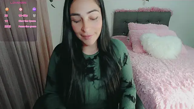 Snapshot of luna_lgomez_ chatting on 10-28-25, 01:42 luna lgomez online show from 10-28-25, 01:42